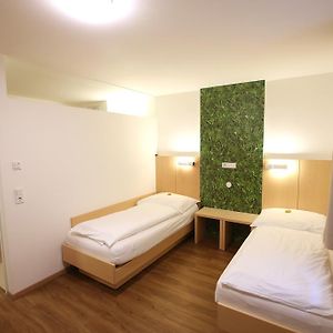 Zimmer mit zwei Einzelbetten